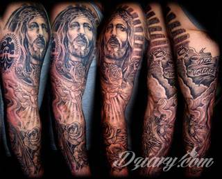 Niesamowite w swojej formie tatuaże-rękawy zajmują cała powierzchnię ramiona i przedramiona. Tworzą jednolitą zdobiącą ciało całość. Taki graficzny rękaw na skórze to tatuaż szczególnie ciekawy w przypadku aktywnych, silnych mężczyzn. 