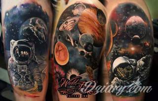 Niesamowite w swojej formie tatuaże-rękawy zajmują cała powierzchnię ramiona i przedramiona. Tworzą jednolitą zdobiącą ciało całość. Taki graficzny rękaw na skórze to tatuaż szczególnie ciekawy w przypadku aktywnych, silnych mężczyzn. 