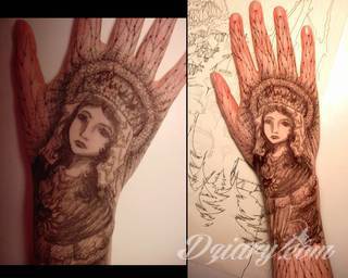 Niesamowite w swojej formie tatuaże-rękawy zajmują cała powierzchnię ramiona i przedramiona. Tworzą jednolitą zdobiącą ciało całość. Taki graficzny rękaw na skórze to tatuaż szczególnie ciekawy w przypadku aktywnych, silnych mężczyzn. 