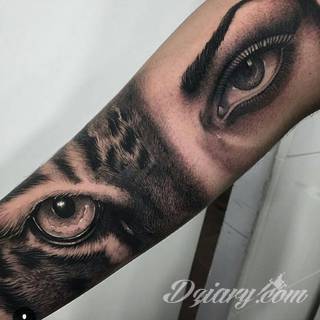 Niesamowite w swojej formie tatuaże-rękawy zajmują cała powierzchnię ramiona i przedramiona. Tworzą jednolitą zdobiącą ciało całość. Taki graficzny rękaw na skórze to tatuaż szczególnie ciekawy w przypadku aktywnych, silnych mężczyzn. 