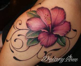 Niesamowite w swojej formie tatuaże-rękawy zajmują cała powierzchnię ramiona i przedramiona. Tworzą jednolitą zdobiącą ciało całość. Taki graficzny rękaw na skórze to tatuaż szczególnie ciekawy w przypadku aktywnych, silnych mężczyzn. 