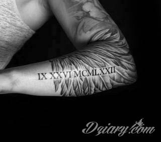 Niesamowite w swojej formie tatuaże-rękawy zajmują cała powierzchnię ramiona i przedramiona. Tworzą jednolitą zdobiącą ciało całość. Taki graficzny rękaw na skórze to tatuaż szczególnie ciekawy w przypadku aktywnych, silnych mężczyzn. 