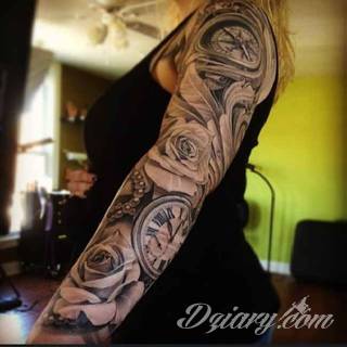 Niesamowite w swojej formie tatuaże-rękawy zajmują cała powierzchnię ramiona i przedramiona. Tworzą jednolitą zdobiącą ciało całość. Taki graficzny rękaw na skórze to tatuaż szczególnie ciekawy w przypadku aktywnych, silnych mężczyzn. 