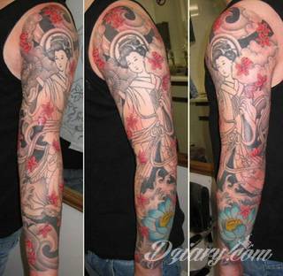 Niesamowite w swojej formie tatuaże-rękawy zajmują cała powierzchnię ramiona i przedramiona. Tworzą jednolitą zdobiącą ciało całość. Taki graficzny rękaw na skórze to tatuaż szczególnie ciekawy w przypadku aktywnych, silnych mężczyzn. 