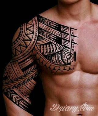 Niesamowite w swojej formie tatuaże-rękawy zajmują cała powierzchnię ramiona i przedramiona. Tworzą jednolitą zdobiącą ciało całość. Taki graficzny rękaw na skórze to tatuaż szczególnie ciekawy w przypadku aktywnych, silnych mężczyzn. 