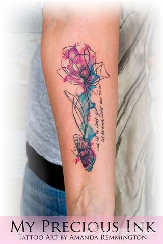 Niesamowite w swojej formie tatuaże-rękawy zajmują cała powierzchnię ramiona i przedramiona. Tworzą jednolitą zdobiącą ciało całość. Taki graficzny rękaw na skórze to tatuaż szczególnie ciekawy w przypadku aktywnych, silnych mężczyzn. 