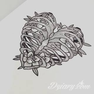 Niesamowite w swojej formie tatuaże-rękawy zajmują cała powierzchnię ramiona i przedramiona. Tworzą jednolitą zdobiącą ciało całość. Taki graficzny rękaw na skórze to tatuaż szczególnie ciekawy w przypadku aktywnych, silnych mężczyzn. 