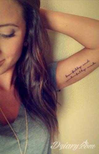 Niesamowite w swojej formie tatuaże-rękawy zajmują cała powierzchnię ramiona i przedramiona. Tworzą jednolitą zdobiącą ciało całość. Taki graficzny rękaw na skórze to tatuaż szczególnie ciekawy w przypadku aktywnych, silnych mężczyzn. 