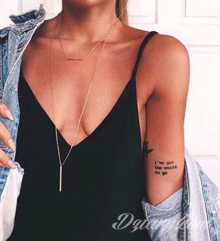 Niesamowite w swojej formie tatuaże-rękawy zajmują cała powierzchnię ramiona i przedramiona. Tworzą jednolitą zdobiącą ciało całość. Taki graficzny rękaw na skórze to tatuaż szczególnie ciekawy w przypadku aktywnych, silnych mężczyzn. 