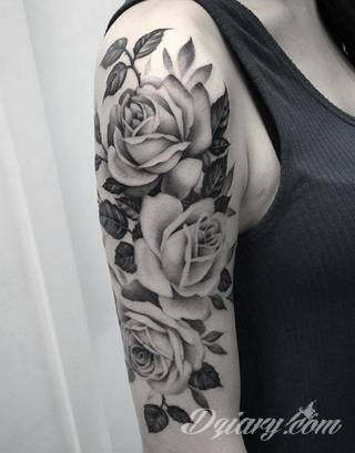 Niesamowite w swojej formie tatuaże-rękawy zajmują cała powierzchnię ramiona i przedramiona. Tworzą jednolitą zdobiącą ciało całość. Taki graficzny rękaw na skórze to tatuaż szczególnie ciekawy w przypadku aktywnych, silnych mężczyzn. 