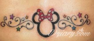 Niesamowite w swojej formie tatuaże-rękawy zajmują cała powierzchnię ramiona i przedramiona. Tworzą jednolitą zdobiącą ciało całość. Taki graficzny rękaw na skórze to tatuaż szczególnie ciekawy w przypadku aktywnych, silnych mężczyzn. 