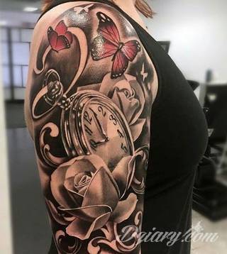 Niesamowite w swojej formie tatuaże-rękawy zajmują cała powierzchnię ramiona i przedramiona. Tworzą jednolitą zdobiącą ciało całość. Taki graficzny rękaw na skórze to tatuaż szczególnie ciekawy w przypadku aktywnych, silnych mężczyzn. 