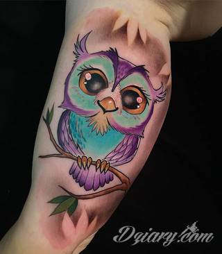 Niesamowite w swojej formie tatuaże-rękawy zajmują cała powierzchnię ramiona i przedramiona. Tworzą jednolitą zdobiącą ciało całość. Taki graficzny rękaw na skórze to tatuaż szczególnie ciekawy w przypadku aktywnych, silnych mężczyzn. 