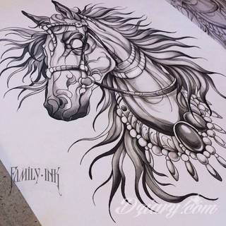 Niesamowite w swojej formie tatuaże-rękawy zajmują cała powierzchnię ramiona i przedramiona. Tworzą jednolitą zdobiącą ciało całość. Taki graficzny rękaw na skórze to tatuaż szczególnie ciekawy w przypadku aktywnych, silnych mężczyzn. 