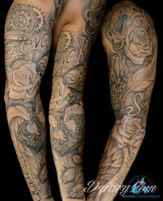 Niesamowite w swojej formie tatuaże-rękawy zajmują cała powierzchnię ramiona i przedramiona. Tworzą jednolitą zdobiącą ciało całość. Taki graficzny rękaw na skórze to tatuaż szczególnie ciekawy w przypadku aktywnych, silnych mężczyzn. 