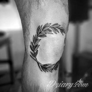 Niesamowite w swojej formie tatuaże-rękawy zajmują cała powierzchnię ramiona i przedramiona. Tworzą jednolitą zdobiącą ciało całość. Taki graficzny rękaw na skórze to tatuaż szczególnie ciekawy w przypadku aktywnych, silnych mężczyzn. 