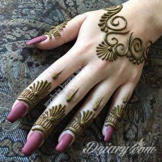 Niesamowite w swojej formie tatuaże-rękawy zajmują cała powierzchnię ramiona i przedramiona. Tworzą jednolitą zdobiącą ciało całość. Taki graficzny rękaw na skórze to tatuaż szczególnie ciekawy w przypadku aktywnych, silnych mężczyzn. 