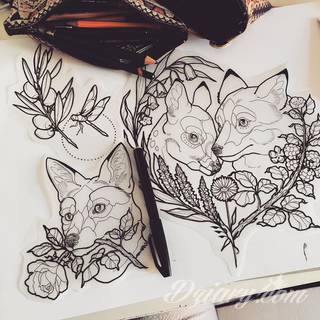 Niesamowite w swojej formie tatuaże-rękawy zajmują cała powierzchnię ramiona i przedramiona. Tworzą jednolitą zdobiącą ciało całość. Taki graficzny rękaw na skórze to tatuaż szczególnie ciekawy w przypadku aktywnych, silnych mężczyzn. 