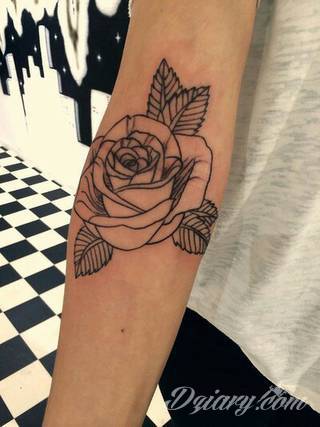 Niesamowite w swojej formie tatuaże-rękawy zajmują cała powierzchnię ramiona i przedramiona. Tworzą jednolitą zdobiącą ciało całość. Taki graficzny rękaw na skórze to tatuaż szczególnie ciekawy w przypadku aktywnych, silnych mężczyzn. 