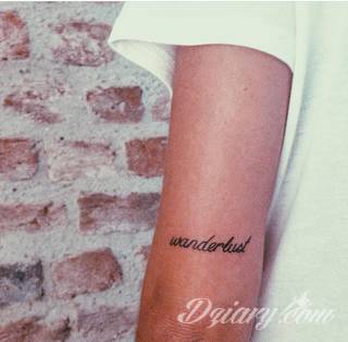 Niesamowite w swojej formie tatuaże-rękawy zajmują cała powierzchnię ramiona i przedramiona. Tworzą jednolitą zdobiącą ciało całość. Taki graficzny rękaw na skórze to tatuaż szczególnie ciekawy w przypadku aktywnych, silnych mężczyzn. 