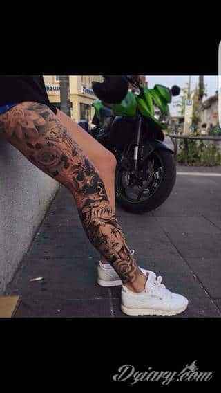 Niesamowite w swojej formie tatuaże-rękawy zajmują cała powierzchnię ramiona i przedramiona. Tworzą jednolitą zdobiącą ciało całość. Taki graficzny rękaw na skórze to tatuaż szczególnie ciekawy w przypadku aktywnych, silnych mężczyzn. 