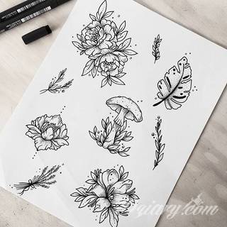 Niesamowite w swojej formie tatuaże-rękawy zajmują cała powierzchnię ramiona i przedramiona. Tworzą jednolitą zdobiącą ciało całość. Taki graficzny rękaw na skórze to tatuaż szczególnie ciekawy w przypadku aktywnych, silnych mężczyzn. 