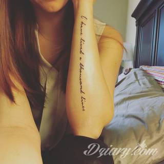 Niesamowite w swojej formie tatuaże-rękawy zajmują cała powierzchnię ramiona i przedramiona. Tworzą jednolitą zdobiącą ciało całość. Taki graficzny rękaw na skórze to tatuaż szczególnie ciekawy w przypadku aktywnych, silnych mężczyzn. 