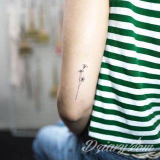 Niesamowite w swojej formie tatuaże-rękawy zajmują cała powierzchnię ramiona i przedramiona. Tworzą jednolitą zdobiącą ciało całość. Taki graficzny rękaw na skórze to tatuaż szczególnie ciekawy w przypadku aktywnych, silnych mężczyzn. 