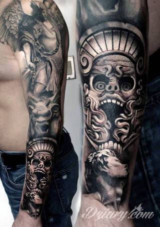 Niesamowite w swojej formie tatuaże-rękawy zajmują cała powierzchnię ramiona i przedramiona. Tworzą jednolitą zdobiącą ciało całość. Taki graficzny rękaw na skórze to tatuaż szczególnie ciekawy w przypadku aktywnych, silnych mężczyzn. 