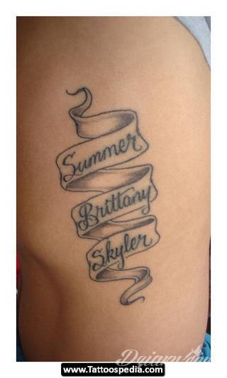 Niesamowite w swojej formie tatuaże-rękawy zajmują cała powierzchnię ramiona i przedramiona. Tworzą jednolitą zdobiącą ciało całość. Taki graficzny rękaw na skórze to tatuaż szczególnie ciekawy w przypadku aktywnych, silnych mężczyzn. 