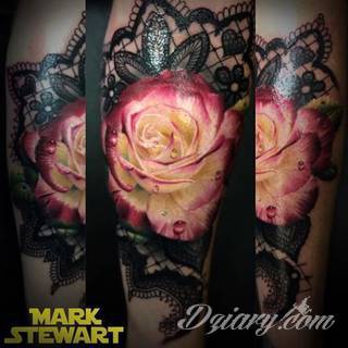 Niesamowite w swojej formie tatuaże-rękawy zajmują cała powierzchnię ramiona i przedramiona. Tworzą jednolitą zdobiącą ciało całość. Taki graficzny rękaw na skórze to tatuaż szczególnie ciekawy w przypadku aktywnych, silnych mężczyzn. 