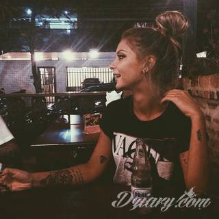 Niesamowite w swojej formie tatuaże-rękawy zajmują cała powierzchnię ramiona i przedramiona. Tworzą jednolitą zdobiącą ciało całość. Taki graficzny rękaw na skórze to tatuaż szczególnie ciekawy w przypadku aktywnych, silnych mężczyzn. 