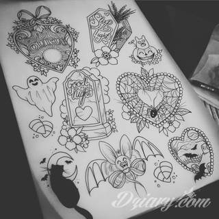 Niesamowite w swojej formie tatuaże-rękawy zajmują cała powierzchnię ramiona i przedramiona. Tworzą jednolitą zdobiącą ciało całość. Taki graficzny rękaw na skórze to tatuaż szczególnie ciekawy w przypadku aktywnych, silnych mężczyzn. 