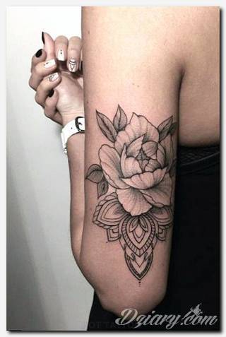 Niesamowite w swojej formie tatuaże-rękawy zajmują cała powierzchnię ramiona i przedramiona. Tworzą jednolitą zdobiącą ciało całość. Taki graficzny rękaw na skórze to tatuaż szczególnie ciekawy w przypadku aktywnych, silnych mężczyzn. 