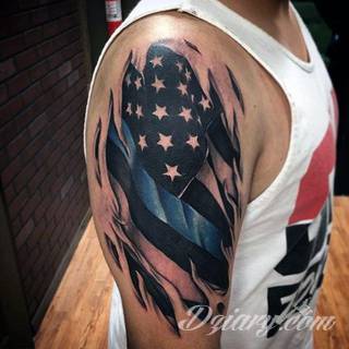 Niesamowite w swojej formie tatuaże-rękawy zajmują cała powierzchnię ramiona i przedramiona. Tworzą jednolitą zdobiącą ciało całość. Taki graficzny rękaw na skórze to tatuaż szczególnie ciekawy w przypadku aktywnych, silnych mężczyzn. 