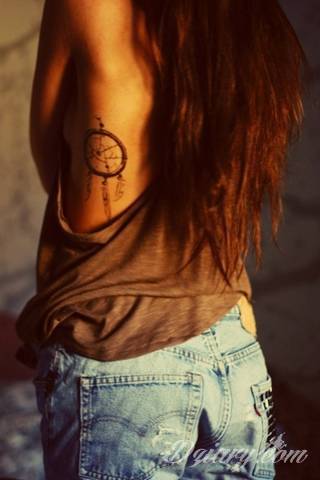 Niesamowite w swojej formie tatuaże-rękawy zajmują cała powierzchnię ramiona i przedramiona. Tworzą jednolitą zdobiącą ciało całość. Taki graficzny rękaw na skórze to tatuaż szczególnie ciekawy w przypadku aktywnych, silnych mężczyzn. 