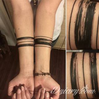 Niesamowite w swojej formie tatuaże-rękawy zajmują cała powierzchnię ramiona i przedramiona. Tworzą jednolitą zdobiącą ciało całość. Taki graficzny rękaw na skórze to tatuaż szczególnie ciekawy w przypadku aktywnych, silnych mężczyzn. 