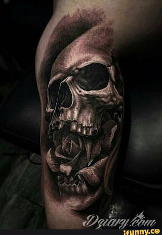 Niesamowite w swojej formie tatuaże-rękawy zajmują cała powierzchnię ramiona i przedramiona. Tworzą jednolitą zdobiącą ciało całość. Taki graficzny rękaw na skórze to tatuaż szczególnie ciekawy w przypadku aktywnych, silnych mężczyzn. 