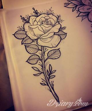 Niesamowite w swojej formie tatuaże-rękawy zajmują cała powierzchnię ramiona i przedramiona. Tworzą jednolitą zdobiącą ciało całość. Taki graficzny rękaw na skórze to tatuaż szczególnie ciekawy w przypadku aktywnych, silnych mężczyzn. 