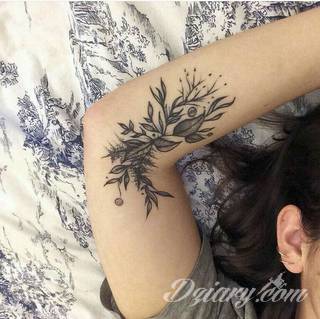 Niesamowite w swojej formie tatuaże-rękawy zajmują cała powierzchnię ramiona i przedramiona. Tworzą jednolitą zdobiącą ciało całość. Taki graficzny rękaw na skórze to tatuaż szczególnie ciekawy w przypadku aktywnych, silnych mężczyzn. 