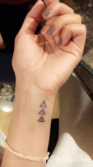 Niesamowite w swojej formie tatuaże-rękawy zajmują cała powierzchnię ramiona i przedramiona. Tworzą jednolitą zdobiącą ciało całość. Taki graficzny rękaw na skórze to tatuaż szczególnie ciekawy w przypadku aktywnych, silnych mężczyzn. 