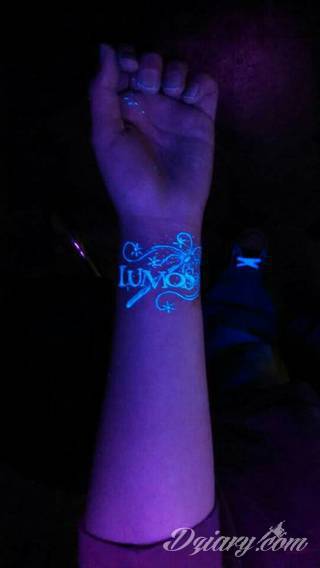 Niesamowite w swojej formie tatuaże-rękawy zajmują cała powierzchnię ramiona i przedramiona. Tworzą jednolitą zdobiącą ciało całość. Taki graficzny rękaw na skórze to tatuaż szczególnie ciekawy w przypadku aktywnych, silnych mężczyzn. 