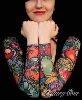 Niesamowite w swojej formie tatuaże-rękawy zajmują cała powierzchnię ramiona i przedramiona. Tworzą jednolitą zdobiącą ciało całość. Taki graficzny rękaw na skórze to tatuaż szczególnie ciekawy w przypadku aktywnych, silnych mężczyzn. 