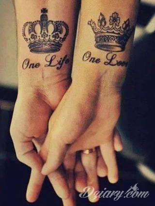 Niesamowite w swojej formie tatuaże-rękawy zajmują cała powierzchnię ramiona i przedramiona. Tworzą jednolitą zdobiącą ciało całość. Taki graficzny rękaw na skórze to tatuaż szczególnie ciekawy w przypadku aktywnych, silnych mężczyzn. 