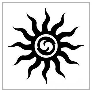 Niesamowite w swojej formie tatuaże-rękawy zajmują cała powierzchnię ramiona i przedramiona. Tworzą jednolitą zdobiącą ciało całość. Taki graficzny rękaw na skórze to tatuaż szczególnie ciekawy w przypadku aktywnych, silnych mężczyzn. 