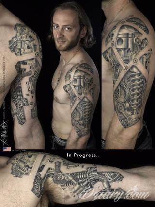 Niesamowite w swojej formie tatuaże-rękawy zajmują cała powierzchnię ramiona i przedramiona. Tworzą jednolitą zdobiącą ciało całość. Taki graficzny rękaw na skórze to tatuaż szczególnie ciekawy w przypadku aktywnych, silnych mężczyzn. 