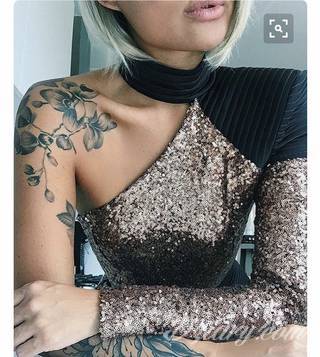 Niesamowite w swojej formie tatuaże-rękawy zajmują cała powierzchnię ramiona i przedramiona. Tworzą jednolitą zdobiącą ciało całość. Taki graficzny rękaw na skórze to tatuaż szczególnie ciekawy w przypadku aktywnych, silnych mężczyzn. 