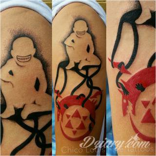 Niesamowite w swojej formie tatuaże-rękawy zajmują cała powierzchnię ramiona i przedramiona. Tworzą jednolitą zdobiącą ciało całość. Taki graficzny rękaw na skórze to tatuaż szczególnie ciekawy w przypadku aktywnych, silnych mężczyzn. 