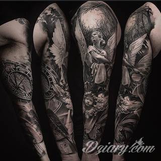 Niesamowite w swojej formie tatuaże-rękawy zajmują cała powierzchnię ramiona i przedramiona. Tworzą jednolitą zdobiącą ciało całość. Taki graficzny rękaw na skórze to tatuaż szczególnie ciekawy w przypadku aktywnych, silnych mężczyzn. 