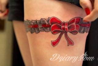 Niesamowite w swojej formie tatuaże-rękawy zajmują cała powierzchnię ramiona i przedramiona. Tworzą jednolitą zdobiącą ciało całość. Taki graficzny rękaw na skórze to tatuaż szczególnie ciekawy w przypadku aktywnych, silnych mężczyzn. 